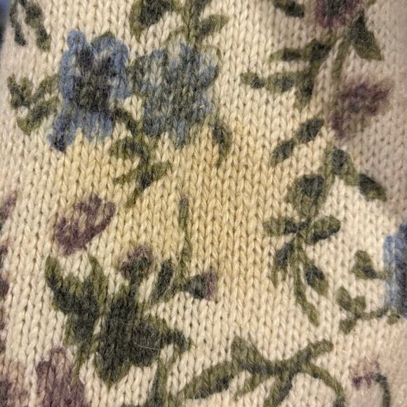 Purple White Floral Cardigan Cottagecore GrannyCore w/faux pearl buttons, Size S - Picture 6 of 6